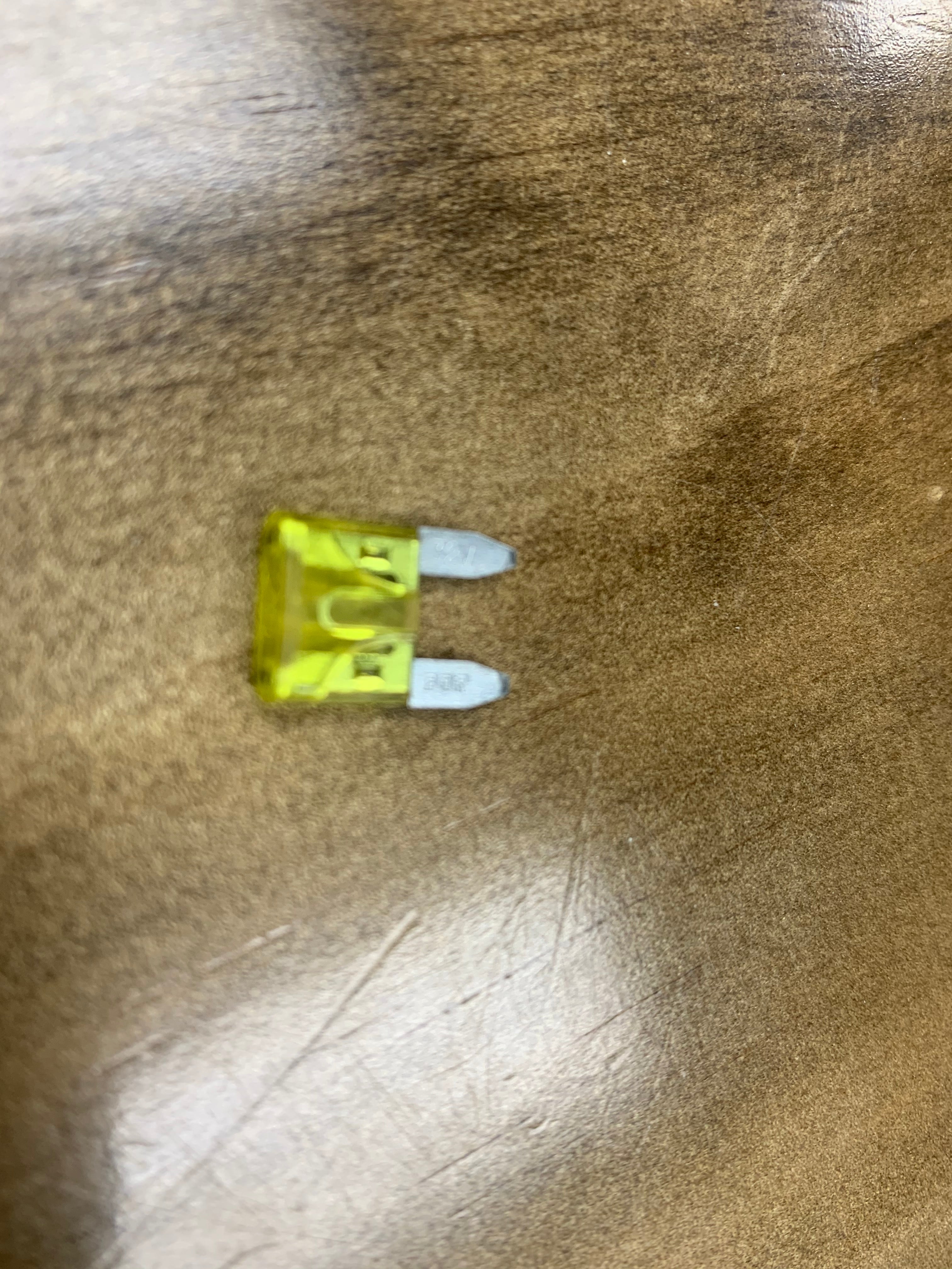 Tex Trail Fuse 20 Amp Blade Mini YW for electrical and lights, shown in a close-up image of the compact fuse.