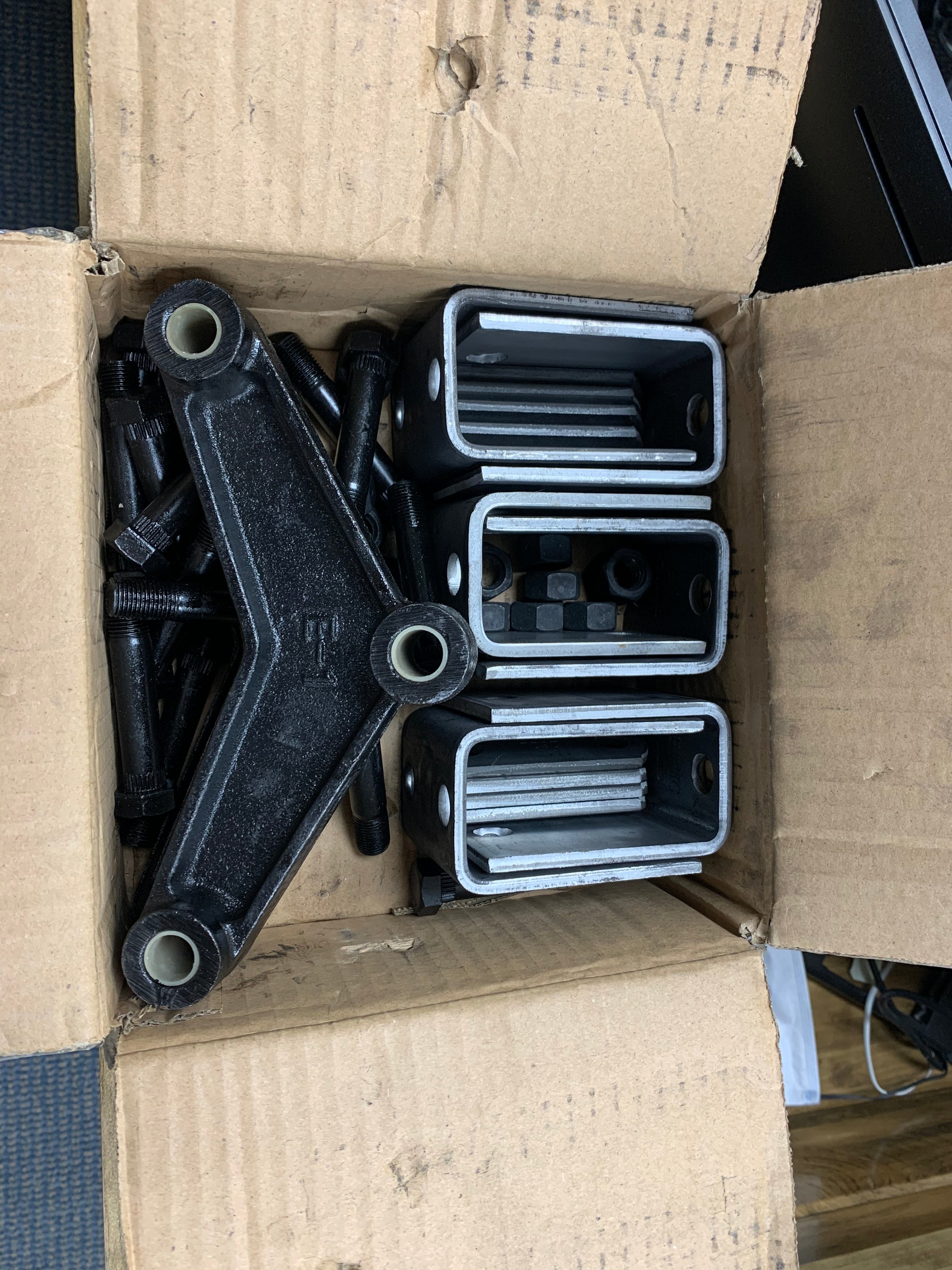 Tex Trail H-KIT TDM 1.75 D/E suspension kit in a box, featuring durable components for off-road vehicle suspension systems.